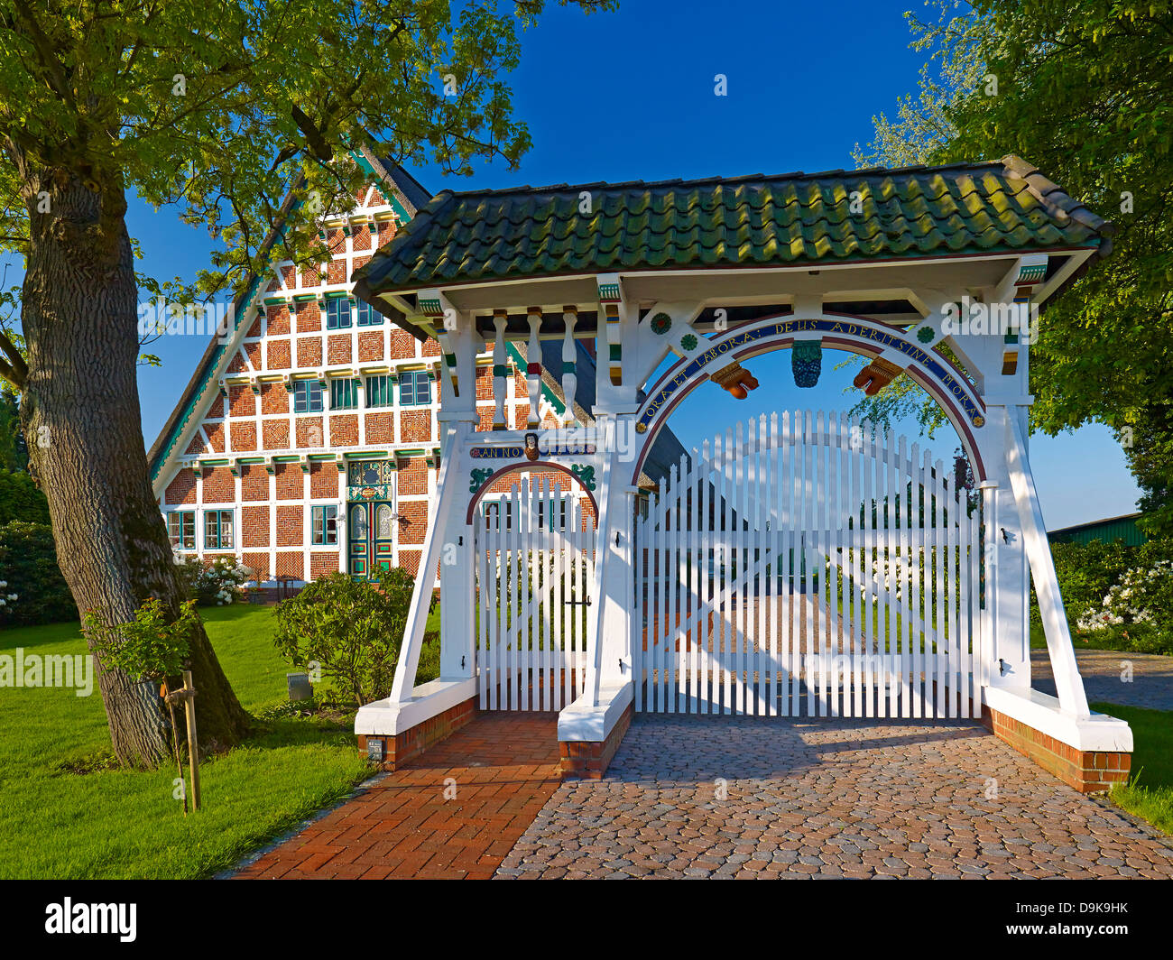 Farm House with gate, Neuenfelde, Altes Land, Hamburg, Germany Stock Photo