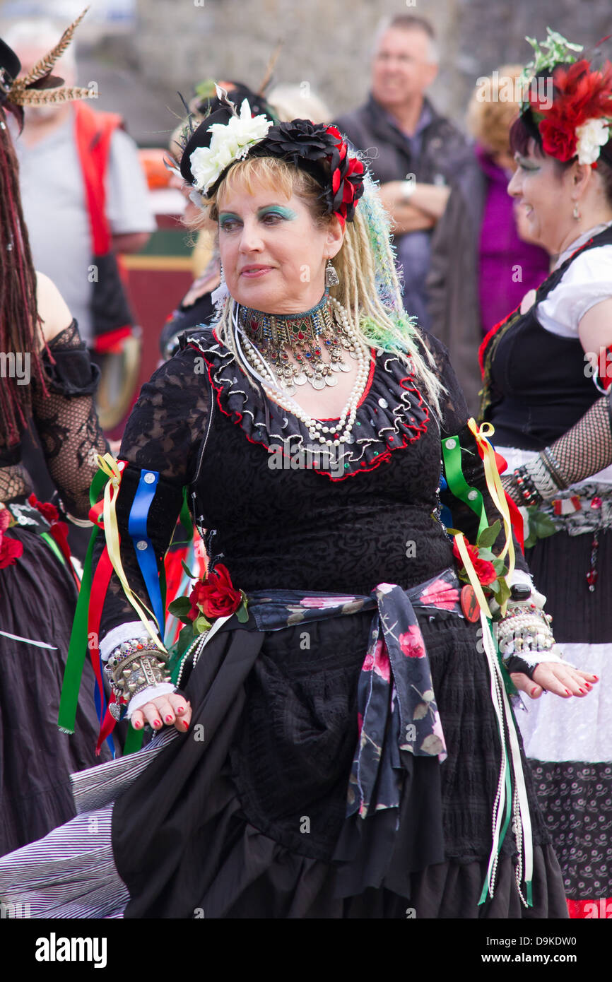 400 Roses - Belly dancers at Skipton, north Yorkshire, England Stock Photo