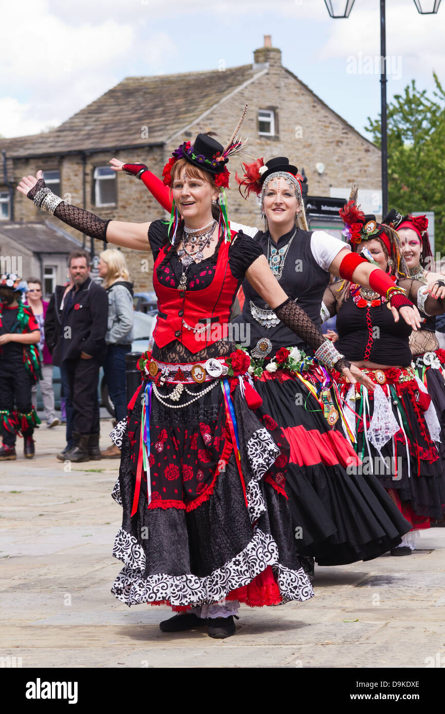 400 Roses - Belly dancers at Skipton, north Yorkshire, England Stock Photo