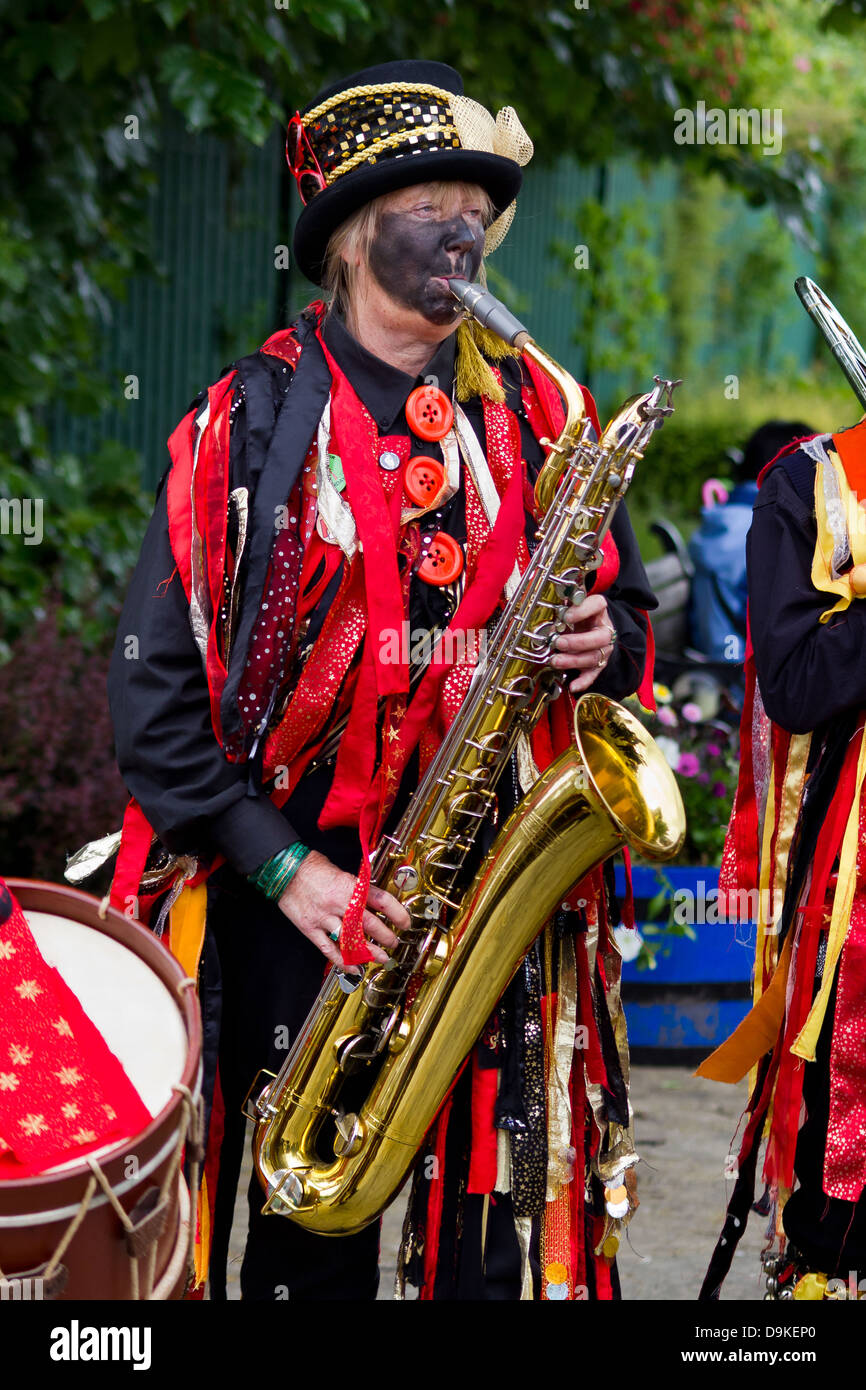 Saxophone female hires stock photography and images Alamy