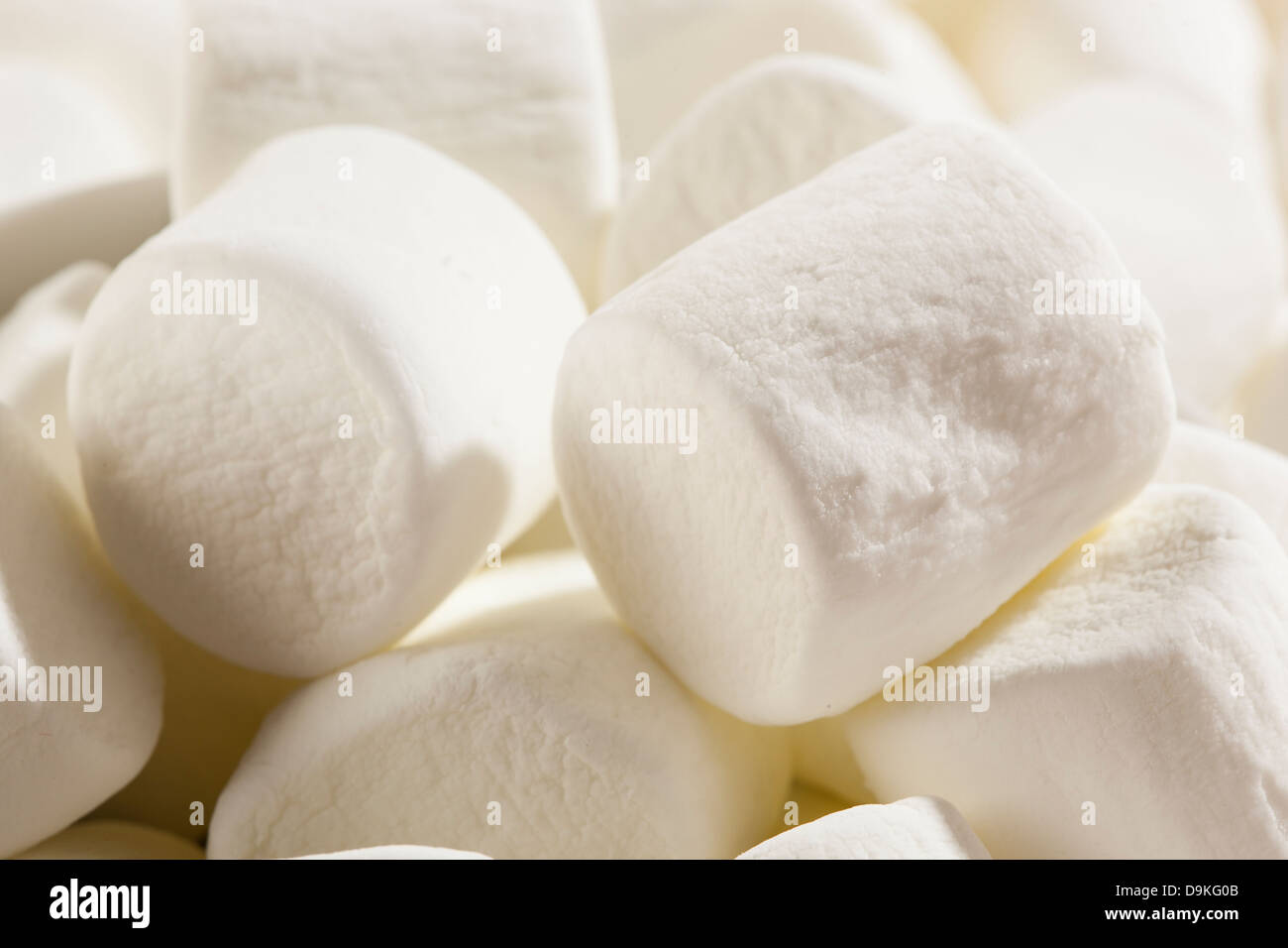 Delicious White Fluffy Round Marshmallows ready to eat Stock Photo - Alamy