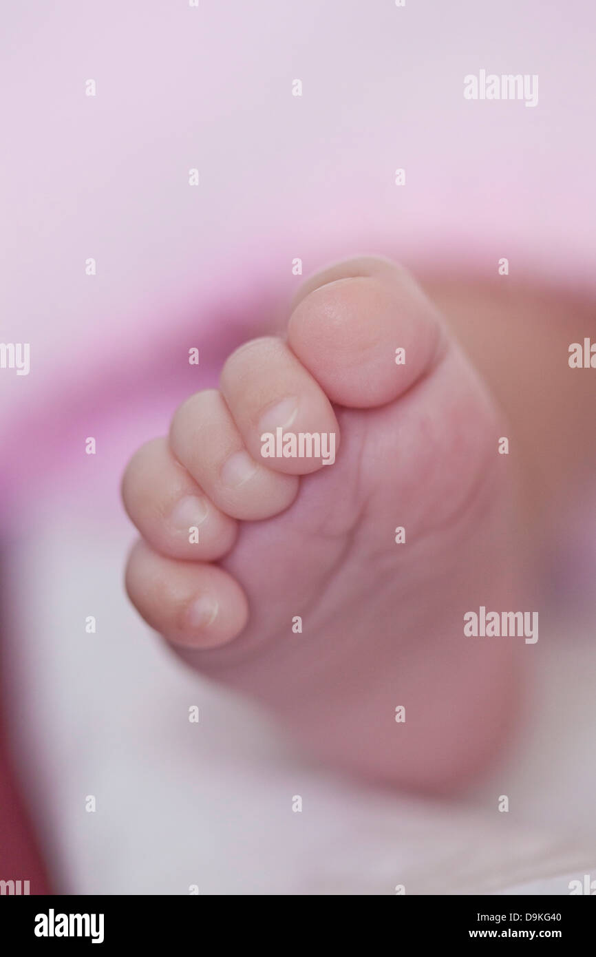 foot of newborn baby Stock Photo - Alamy