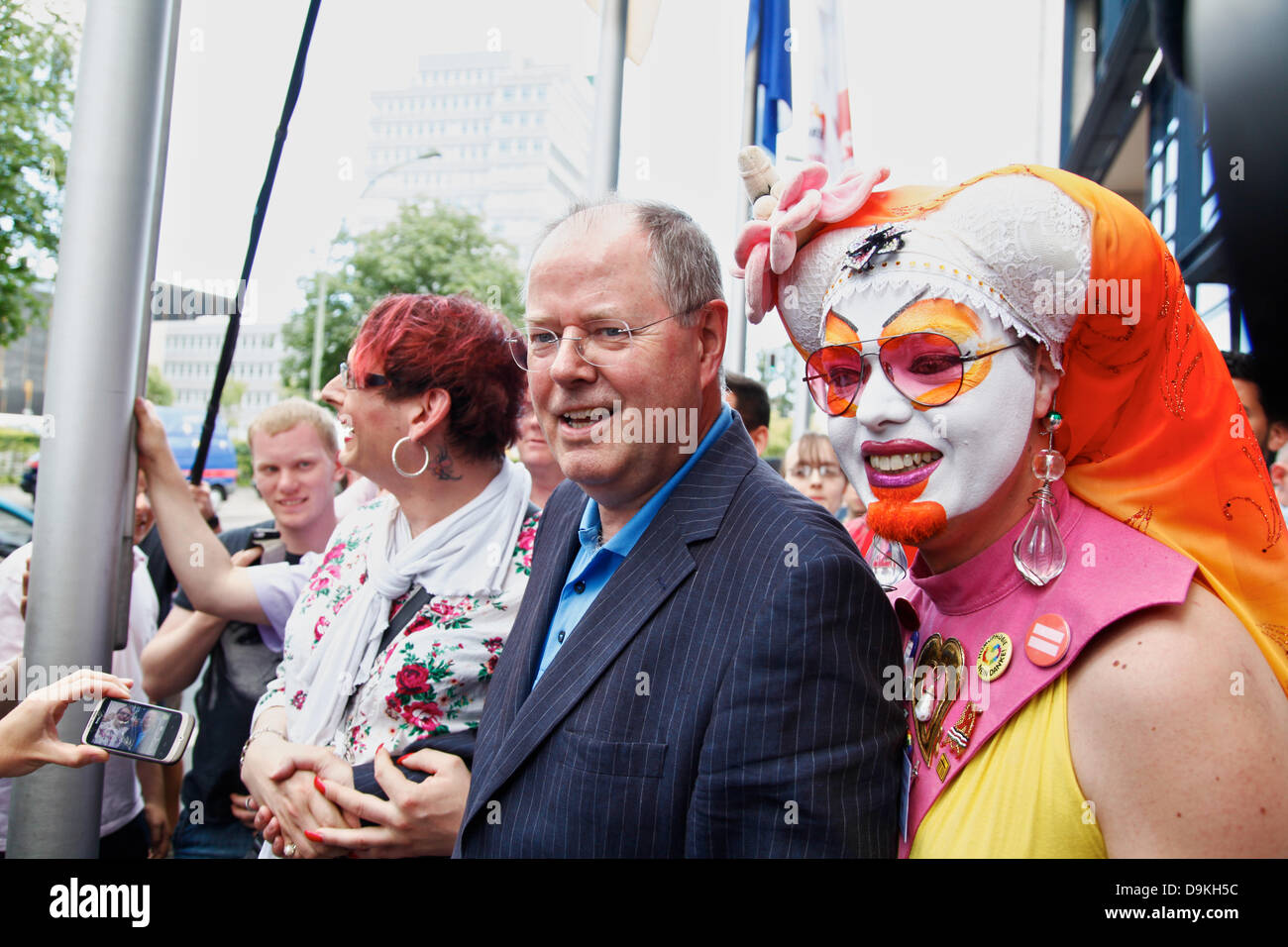 Germany, Berlin. 21th Juni, 2013. Peer Steinbrück, SPD chancellor candidate for the elections of 2013, hoist the rainbow flag, as tradition, during the CSD reception of Schwusos one day before Christopher-Street-Day-Parade in front of the Willy-Brandt-Haus in Berlin. Picture: Peer Steinbr?ck, SPD chancellor candidate, after hoisting of the rainbow flag at Willy-Brandt-Haus in Berlin. Stock Photo