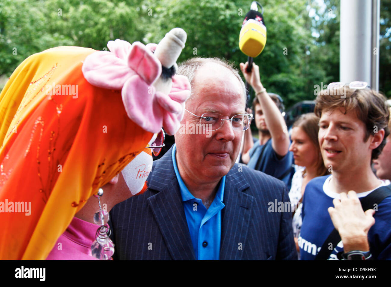 Germany, Berlin. 21th Juni, 2013. Peer Steinbrück, SPD chancellor candidate for the elections of 2013, hoist the rainbow flag, as tradition, during the CSD reception of Schwusos one day before Christopher-Street-Day-Parade in front of the Willy-Brandt-Haus in Berlin. Picture: Peer Steinbr?ck, SPD chancellor candidate, after hoisting of the rainbow flag at Willy-Brandt-Haus in Berlin. Stock Photo