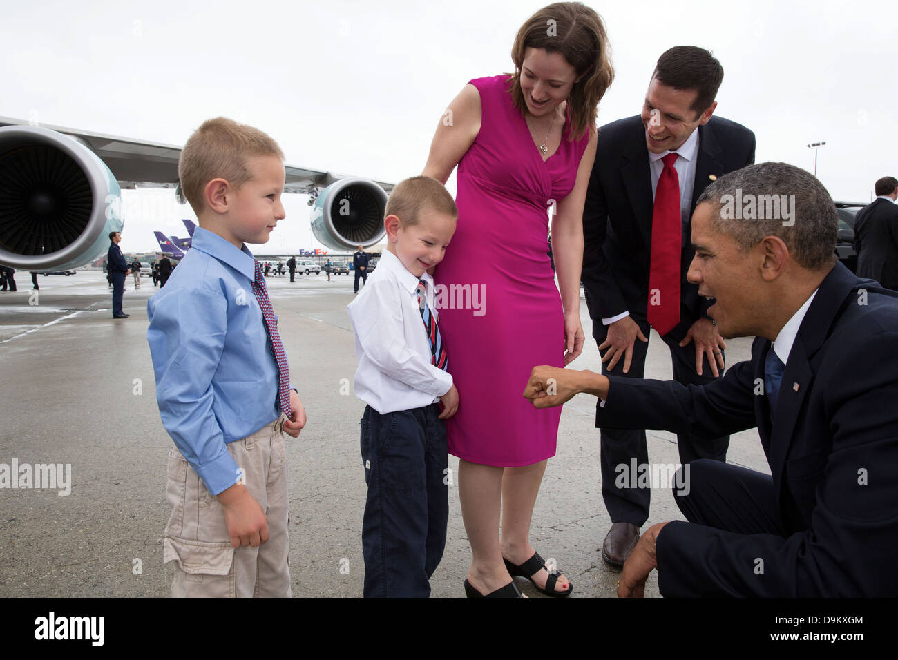 US President Barack Obama greets Jeff and Megan Guttman, along with their sons Ryan, left, and Jacob on the tarmac at Hartsfield-Jackson International Airport May 19, 2013 in Atlanta, GA. Stock Photo
