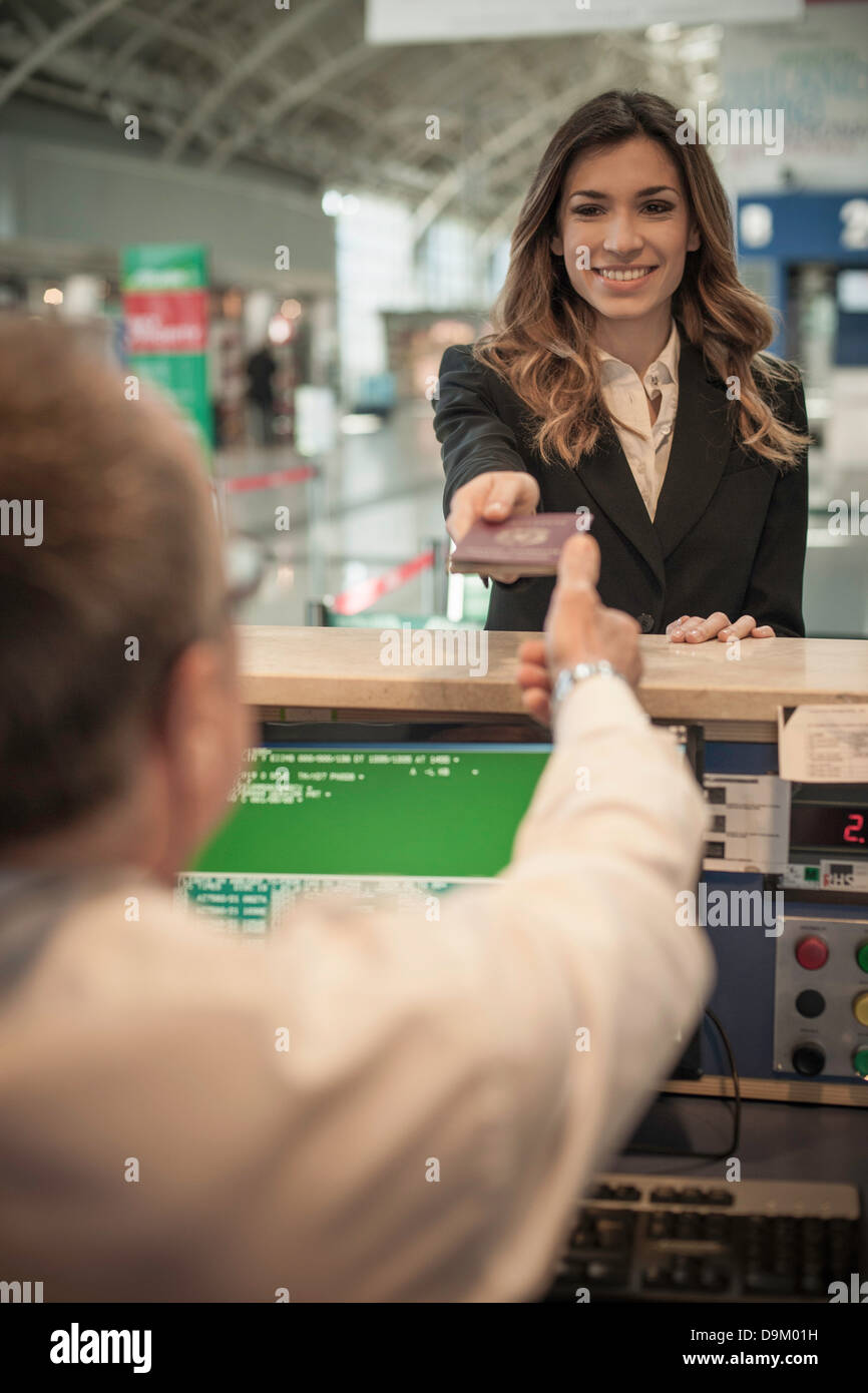 Airport check in hi-res stock photography and images - Alamy