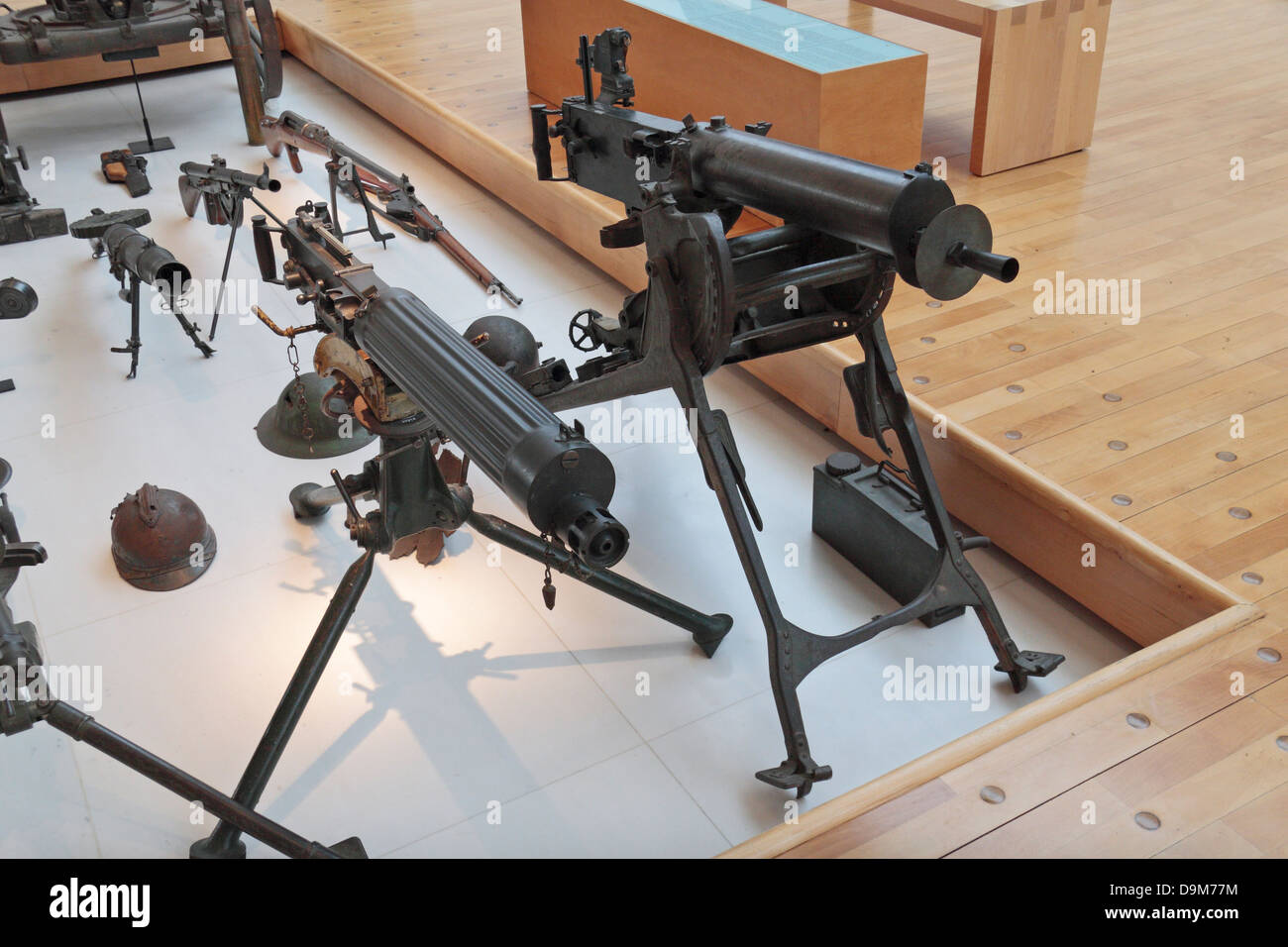 British Vickers & German Maxime machine guns on display at the Historical de la Grande Guerre Museum, Peronne, Somme, France. Stock Photo