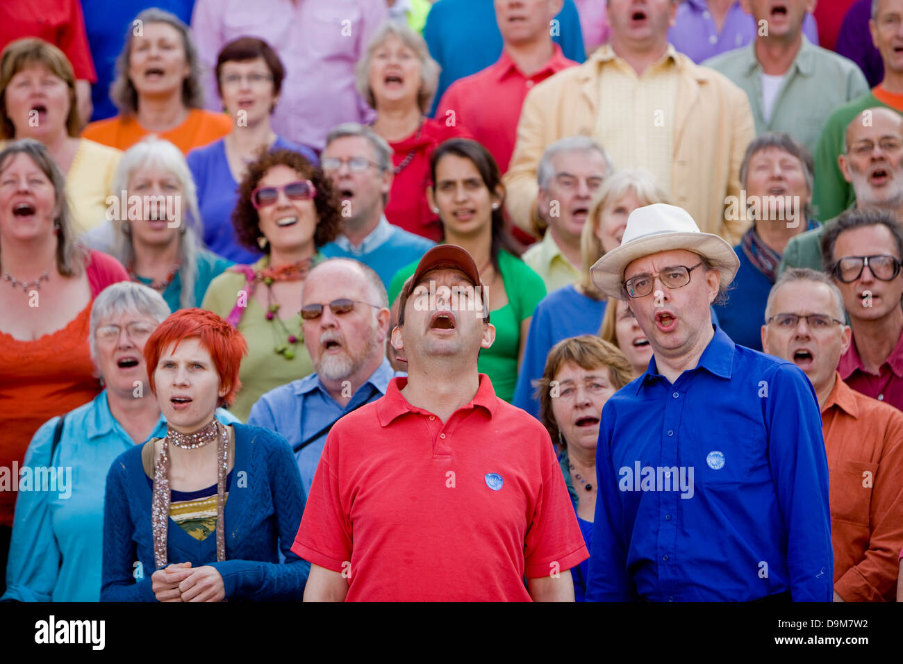 A thousand-voice adult choir in support of the charity WaterAid, Thames Festival, London, UK Stock Photo