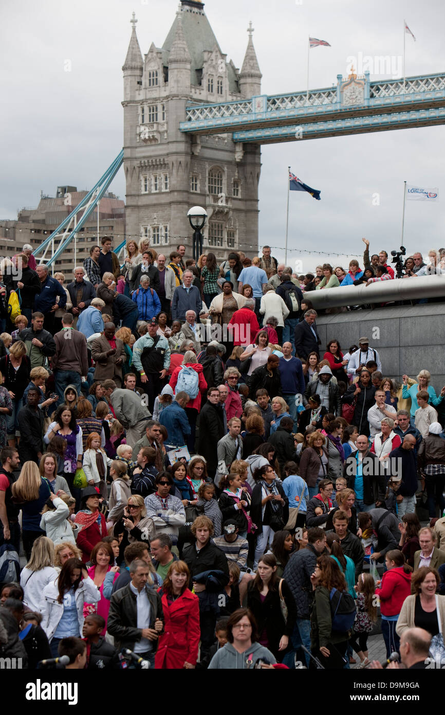 Thames Festival 2009. Crowds in front of the city hall, London, UK Stock Photo