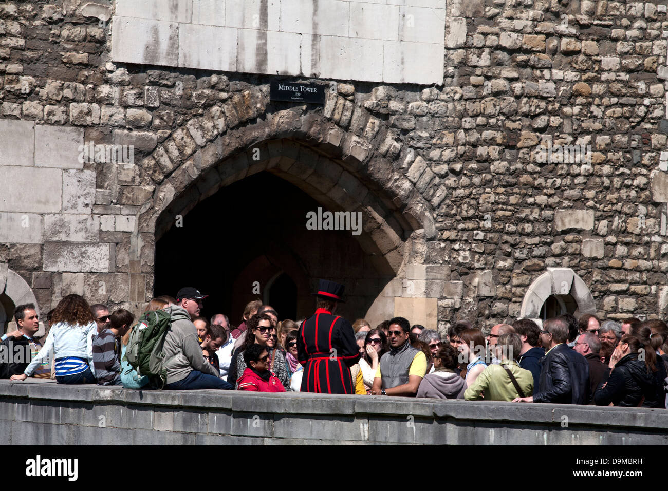 yeoman warder with tour group tower of london england Stock Photo