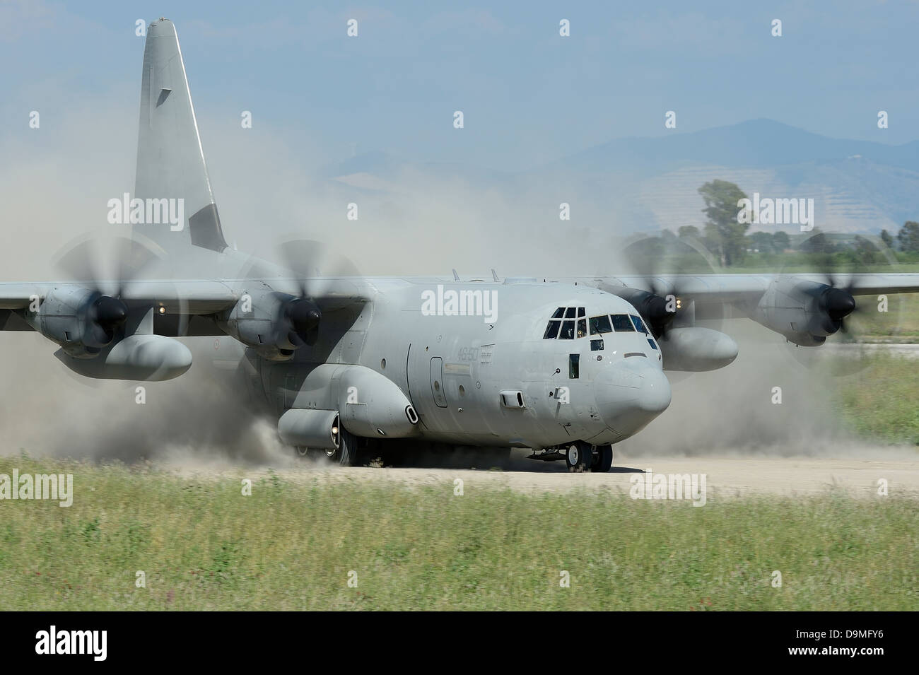 May 9, 2013 - A C-130 Hercules of the Italian Air Force landing on an  unpaved landing strip, Grazzanise, Italy Stock Photo - Alamy