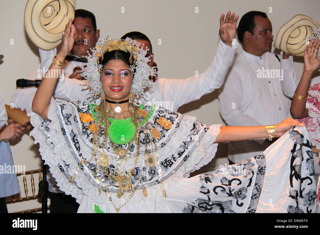 Pollera costume hi-res stock photography and images - Alamy