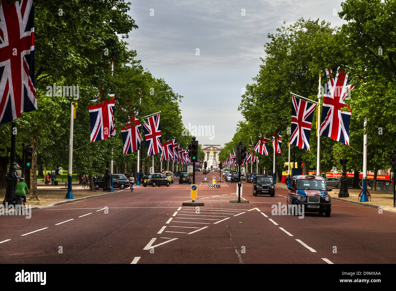 The Mall, looking towards Buckingham Palace, London, UK Stock Photo Alamy