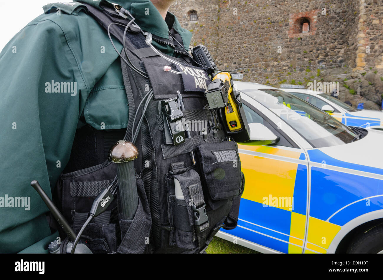 PSNI Police ARV armed response officer wearing a Taser X26 Stock Photo