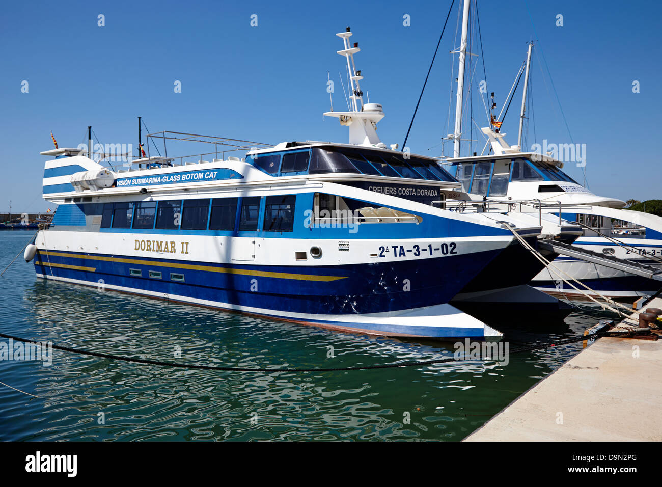 Tourist trip boats hi-res stock photography and images - Alamy