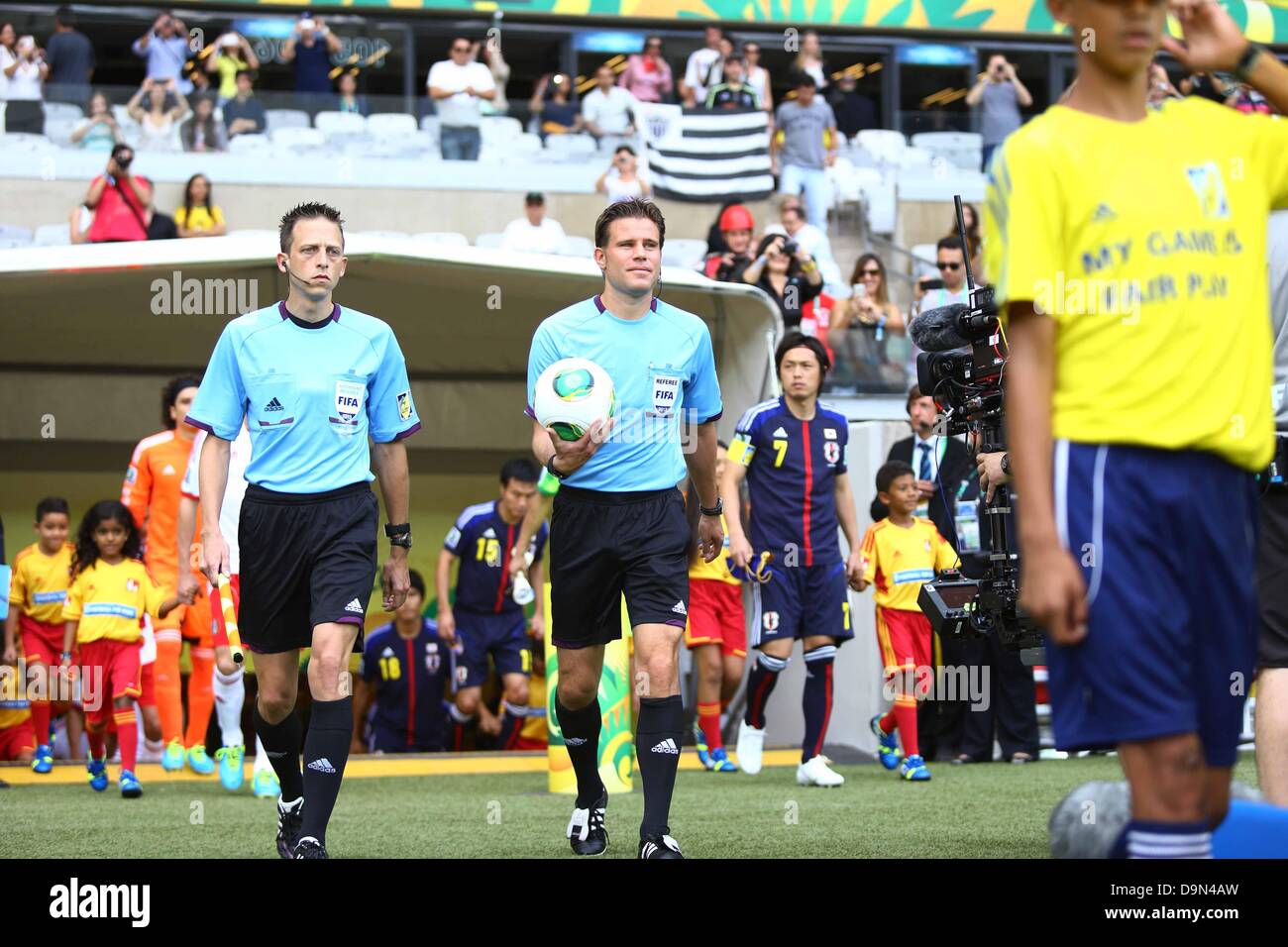 Referees, JUNE 22, 2013 - Football / Soccer : FIFA Confederations Cup Brazil 2013, Group A match between Mexico 2-1 Japan at Mineirao Stadium in Belo Horizonte, Brazil. (Photo by Toshihiro Kitagawa/AFLO) Stock Photo