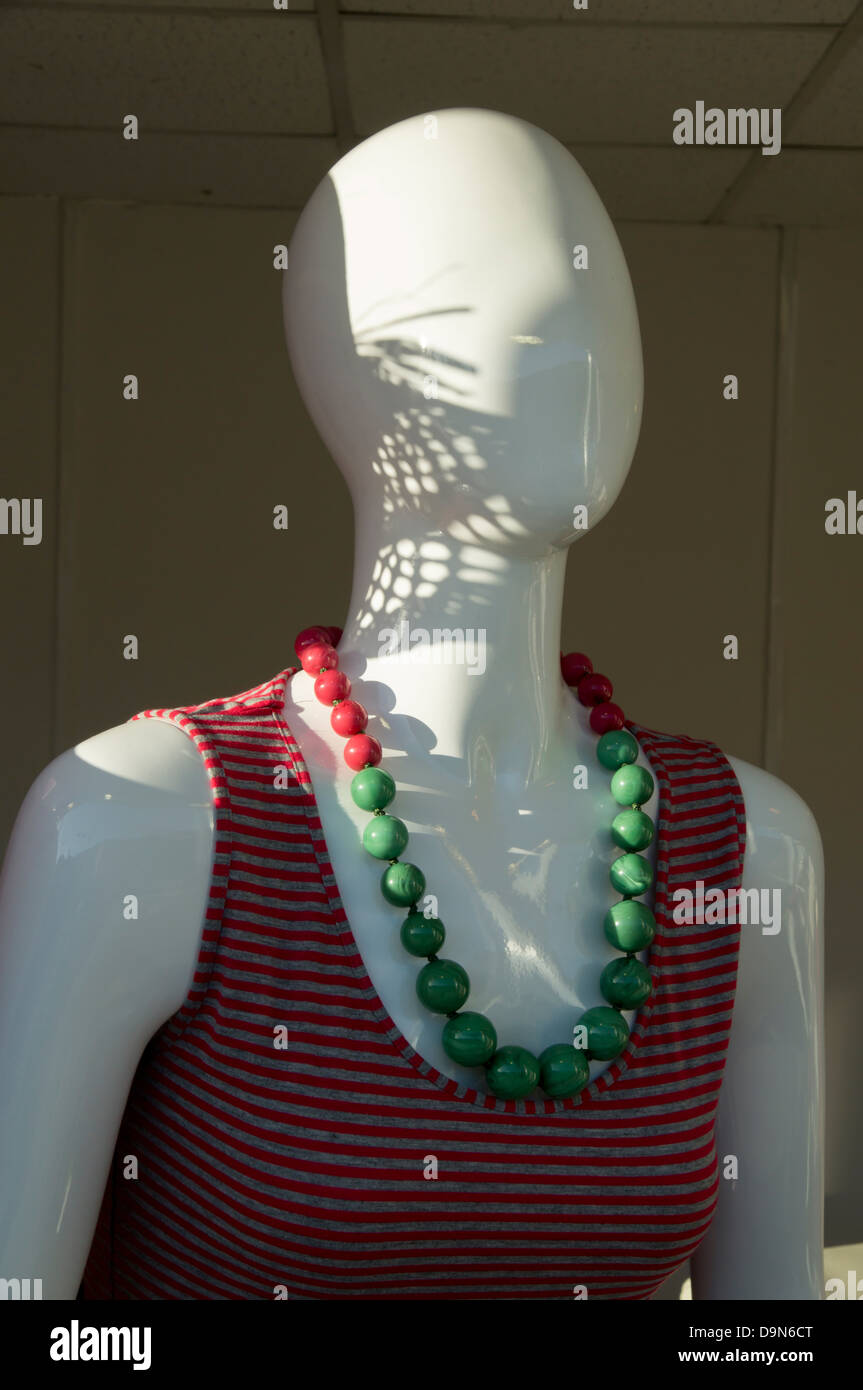 europe, uk, england, mannequins shopfront window Stock Photo Alamy