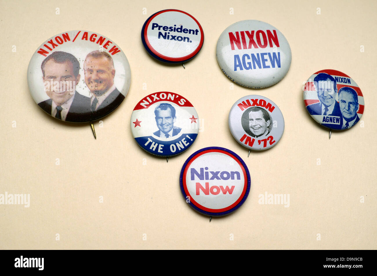 1972 Presidential Election Pin Richard Nixon and Agnew Vote Republican Campaign 