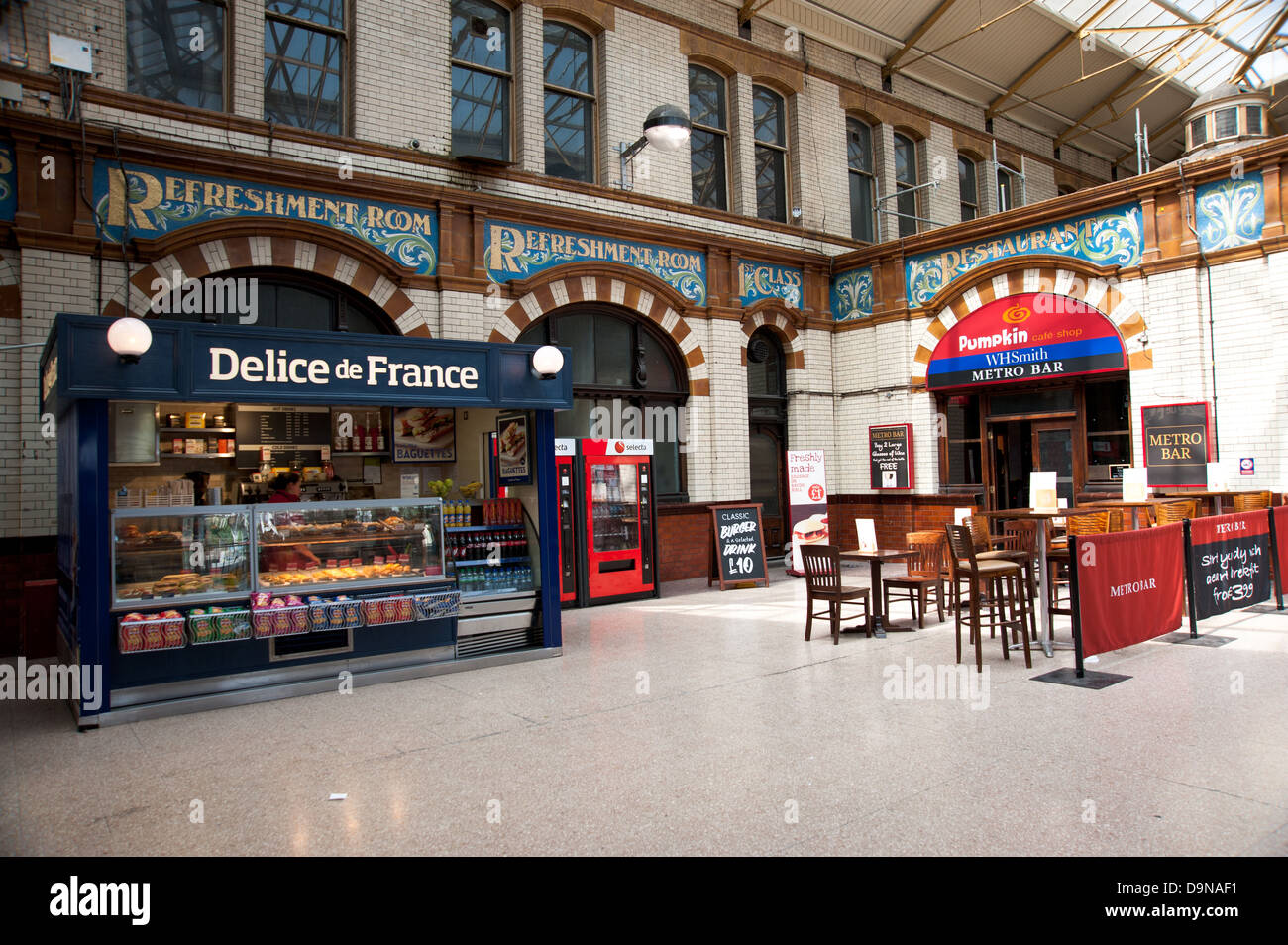 Food outlets,Manchester Victoria Station Stock Photo - Alamy