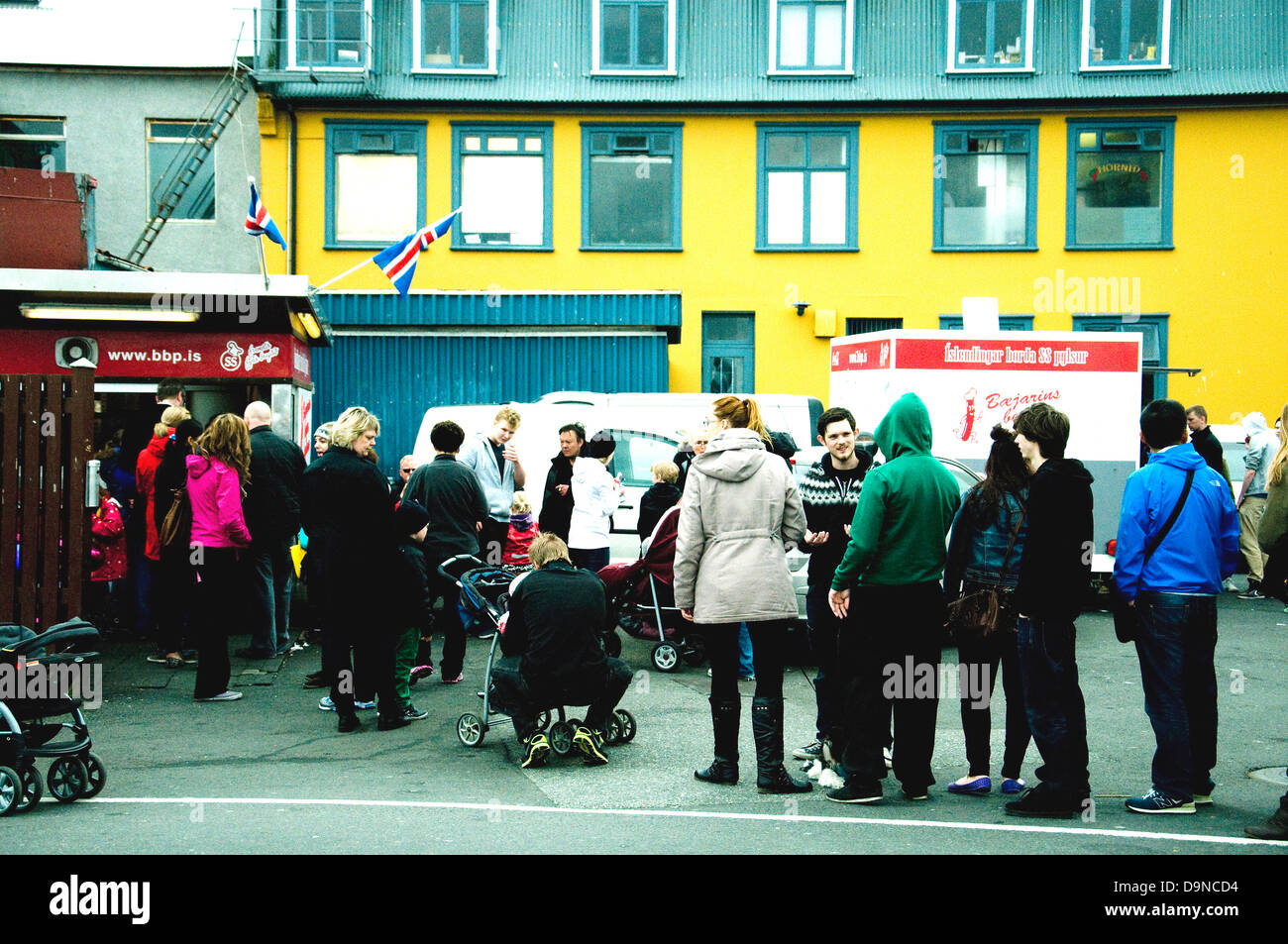 A queue gathers near Anarholl in central Reykjavik, all waiting for a snack--hot dogs, Baejarins Bestu, the most popular Stock Photo