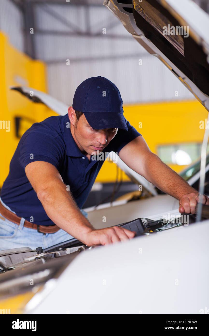 professional vehicle technician at work Stock Photo Alamy