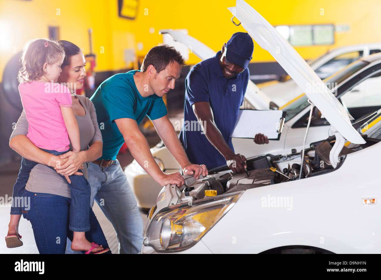Car repair garage hi-res stock photography and images - Alamy
