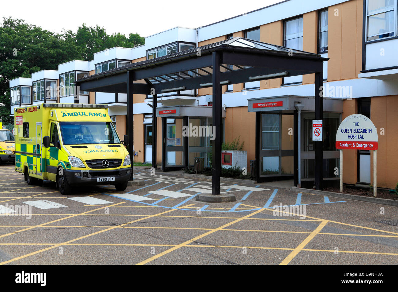 Kings Lynn, Queen Elizabeth Hospital, NHS, Norfolk, England, UK, English hospitals, ambulance National Health Service Stock Photo