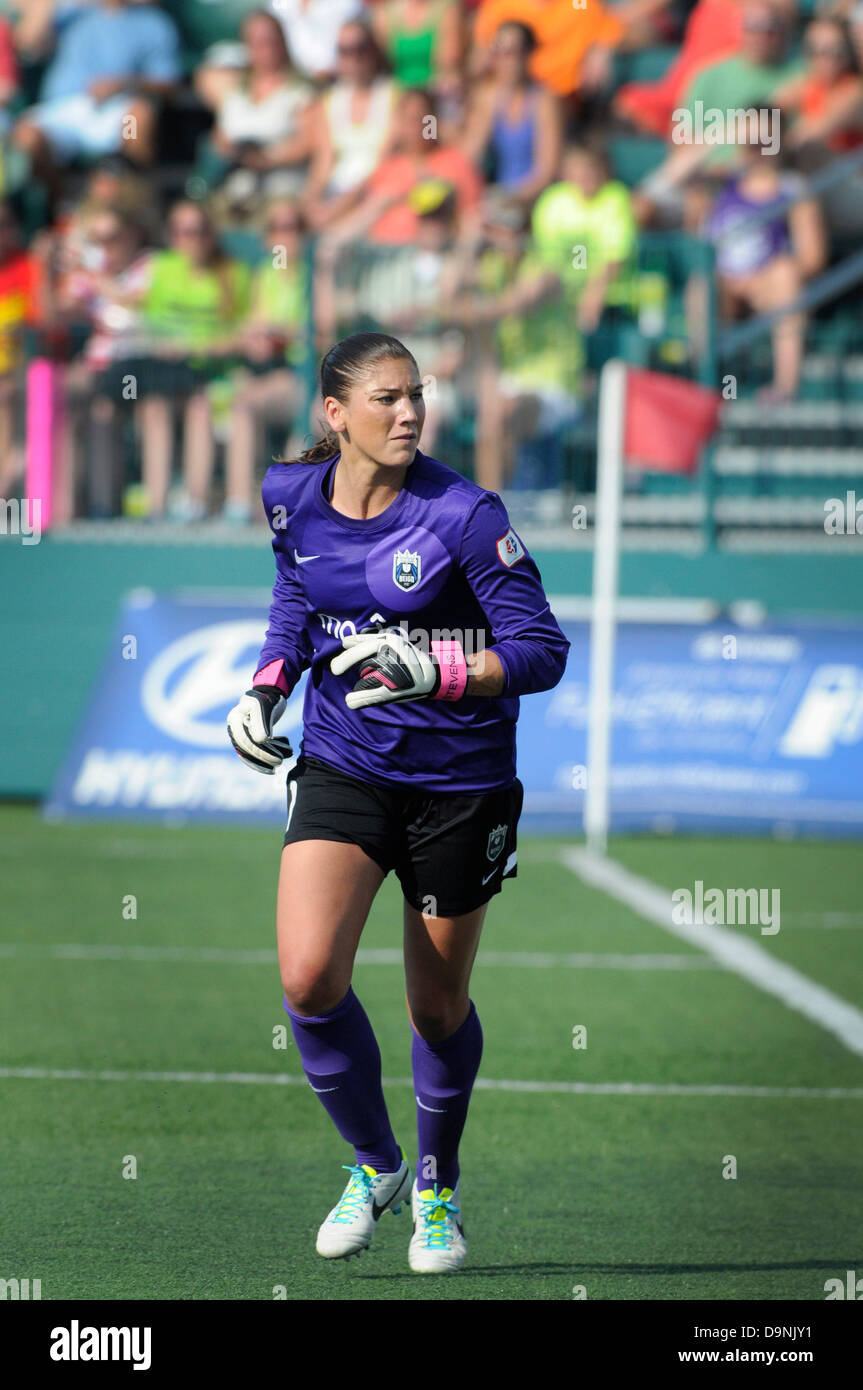 Hope solo goalkeeper hi-res stock photography and images - Page 2 - Alamy