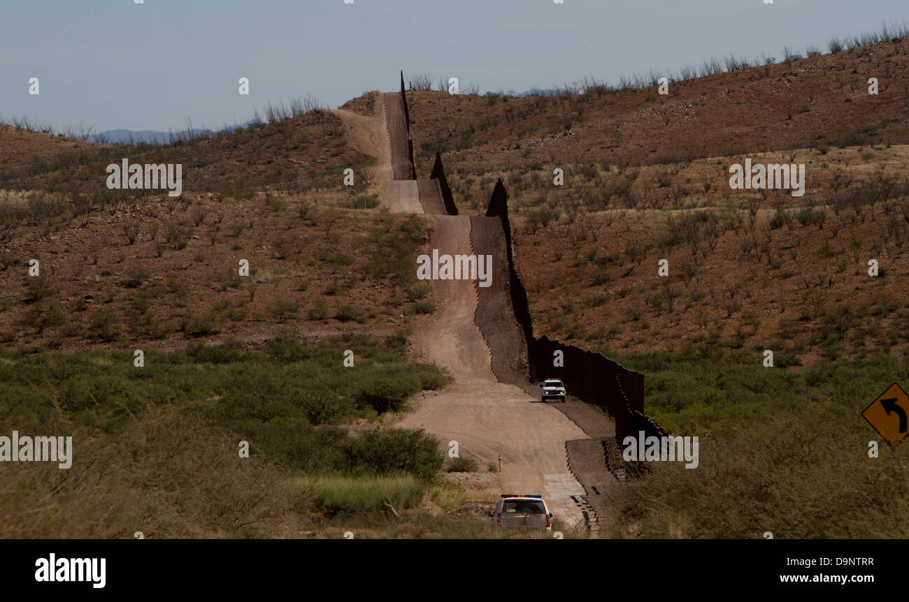 Border fence near ajo hires stock photography and images Alamy