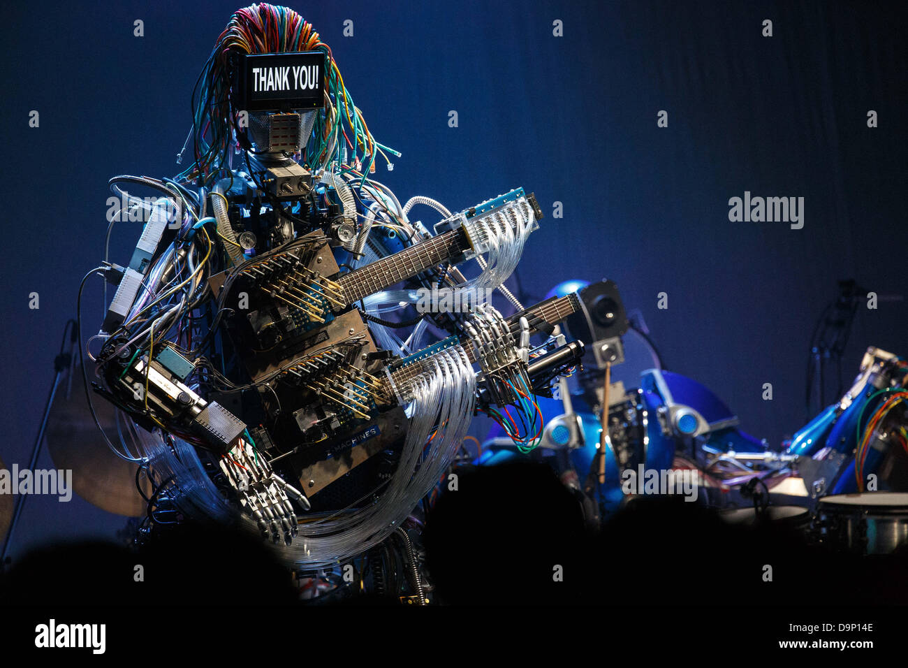 Игры музыка роботы. Группа Compressorhead. Рок группа роботов музыкантов Compressorhead. Робот музыкант. Робот гитарист.