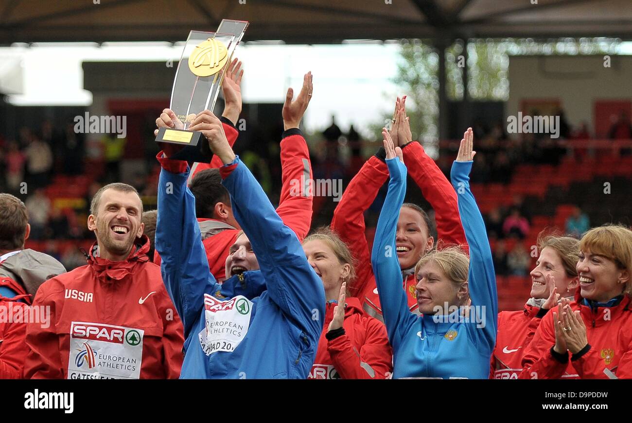 Gateshead. Tyne and Wear. UK. 23rd June, 2013. The victorious Russian Federation (RUS) team and the trophy. Day 2. European Team Athletics Championships. Gateshead. Tyne and Wear. UK. Credit:  Sport In Pictures/Alamy Live News Stock Photo