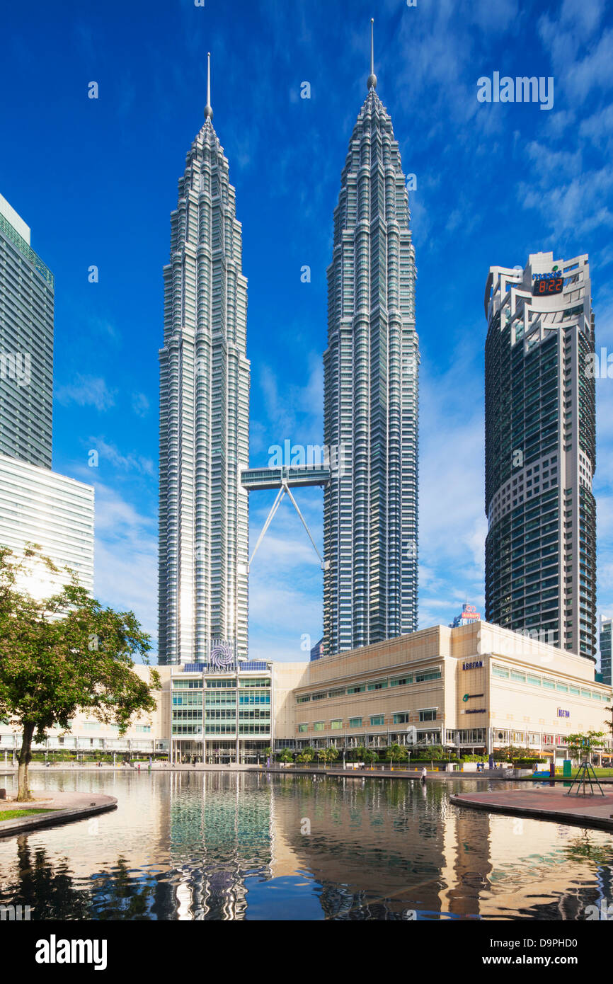 KLCC park and Petronas Twin Towers, Kuala Lumpur, Malaysia Stock Photo