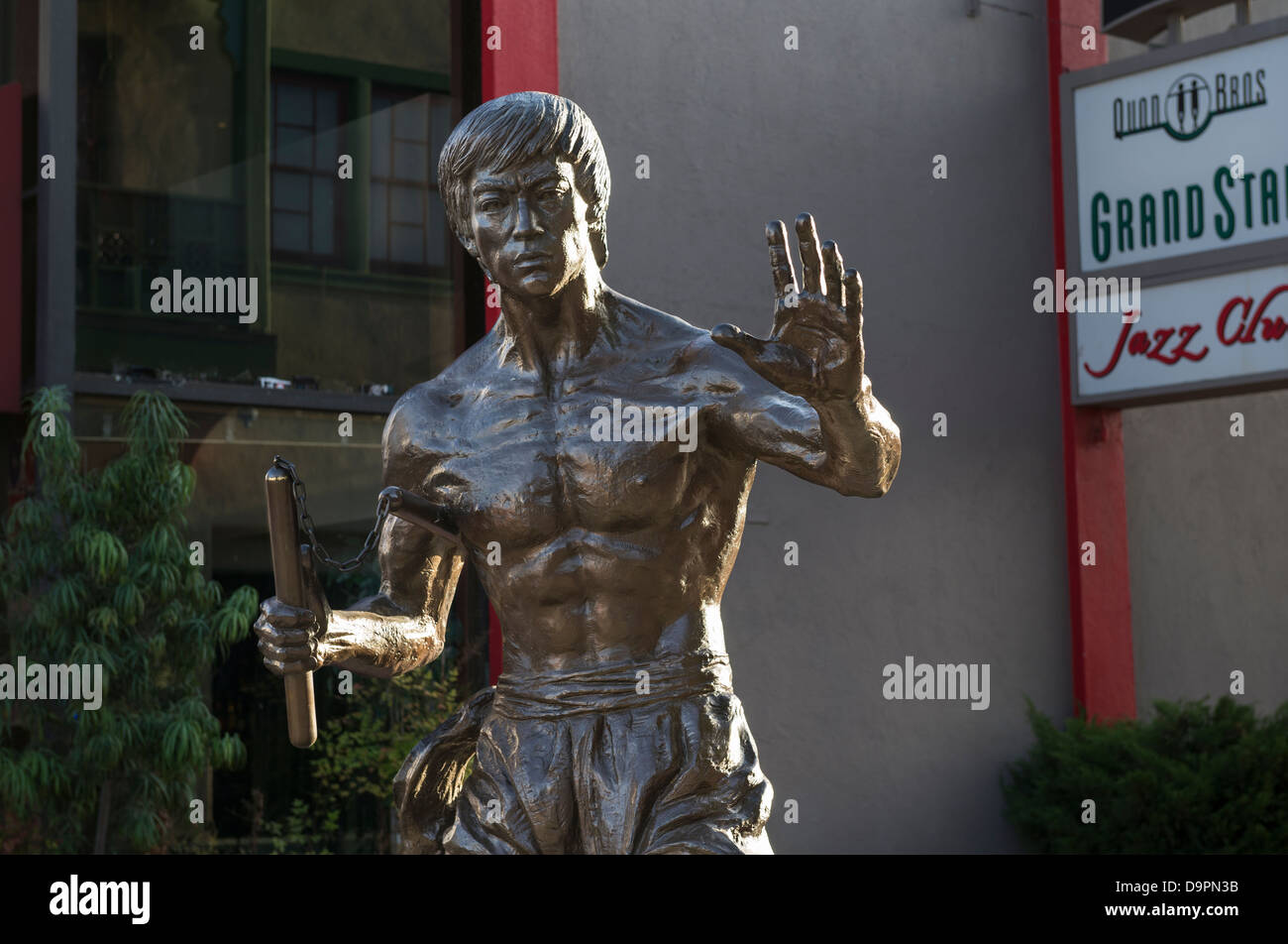 Statue in chinatown in hires stock photography and images Alamy