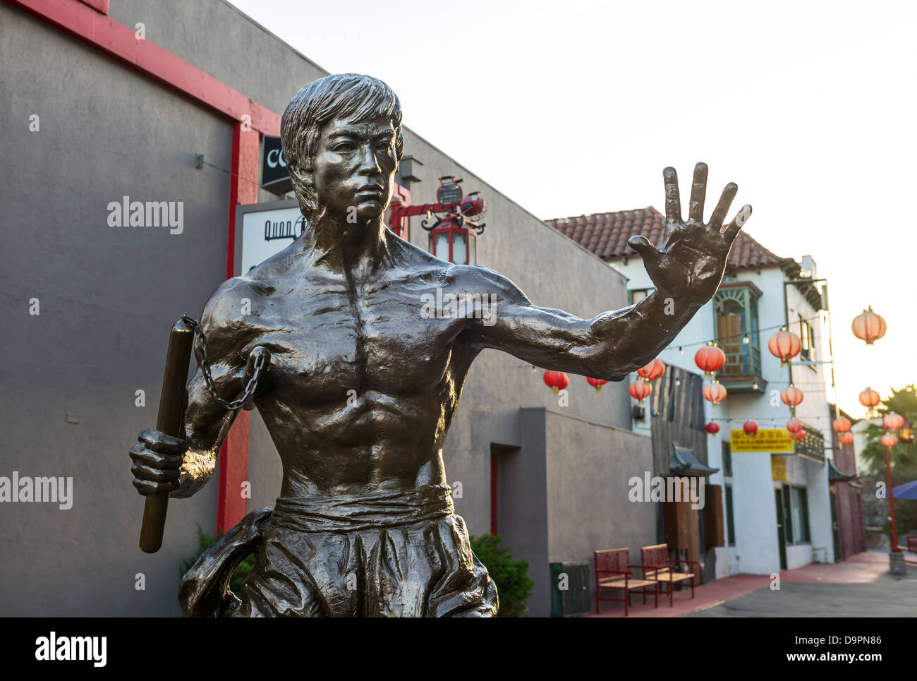 Bruce Lee Statue in Chinatown Stock Photo - Alamy