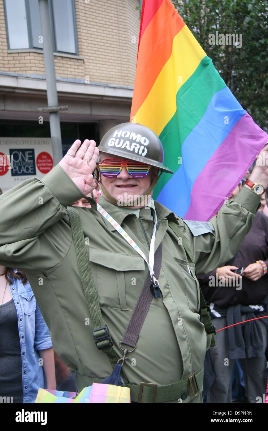 gay-pride-parade-brighton-uk-D9PNRN.jpg