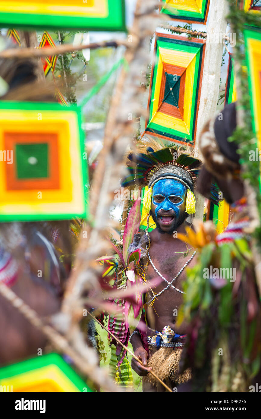 Papua Warrior Hi Res Stock Photography And Images Alamy