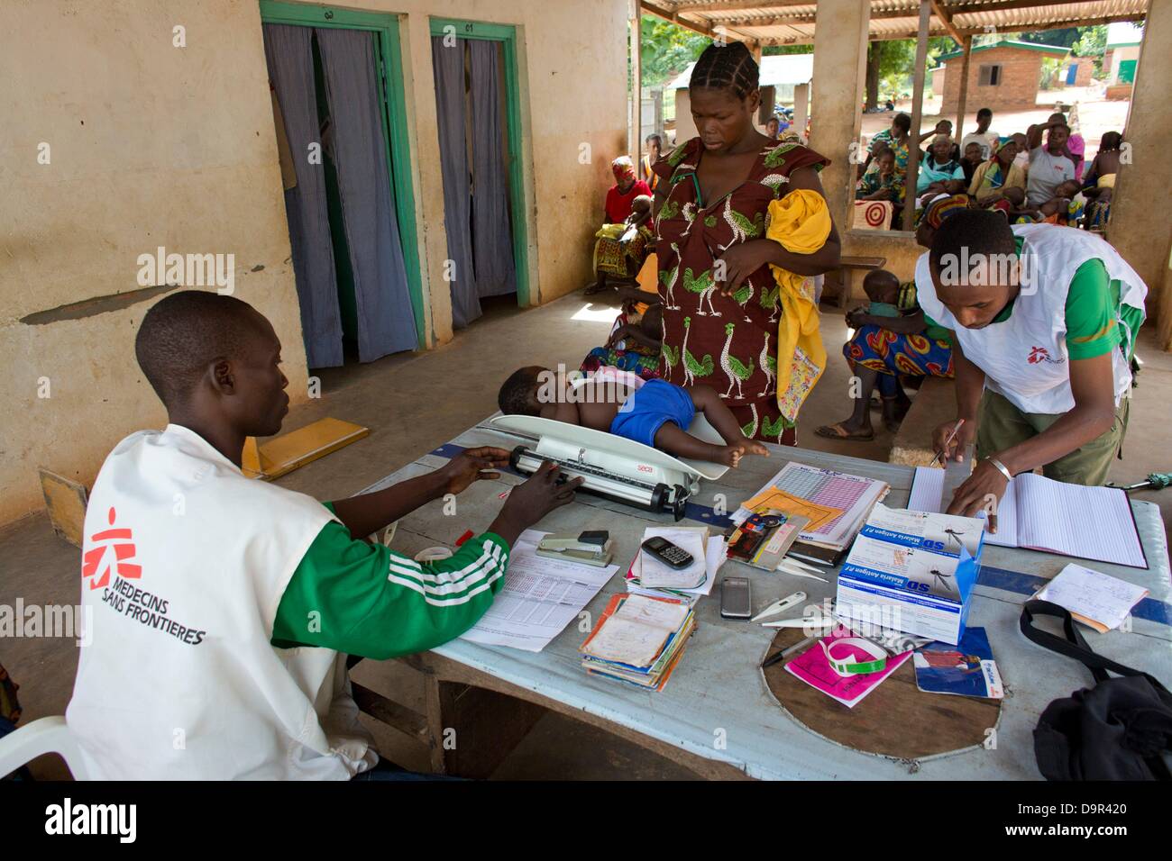 Mothers and children waiting at the  hospital in Central African Republic Stock Photo