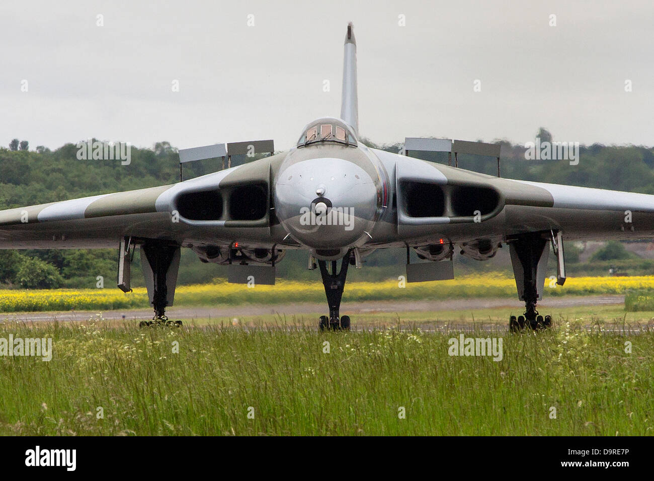 Vulcan xm655 wellesbourne wings wheels hires stock photography and