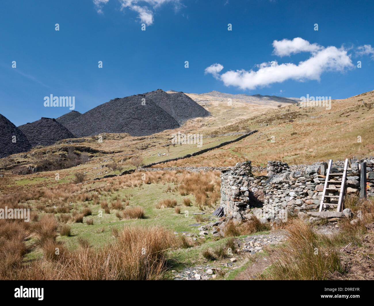Spoil heaps from Dinorwig slate quarry scar the slopes of Elidir Fawr in Nant Peris, near the village of Llanberis in Snowdonia. Stock Photo