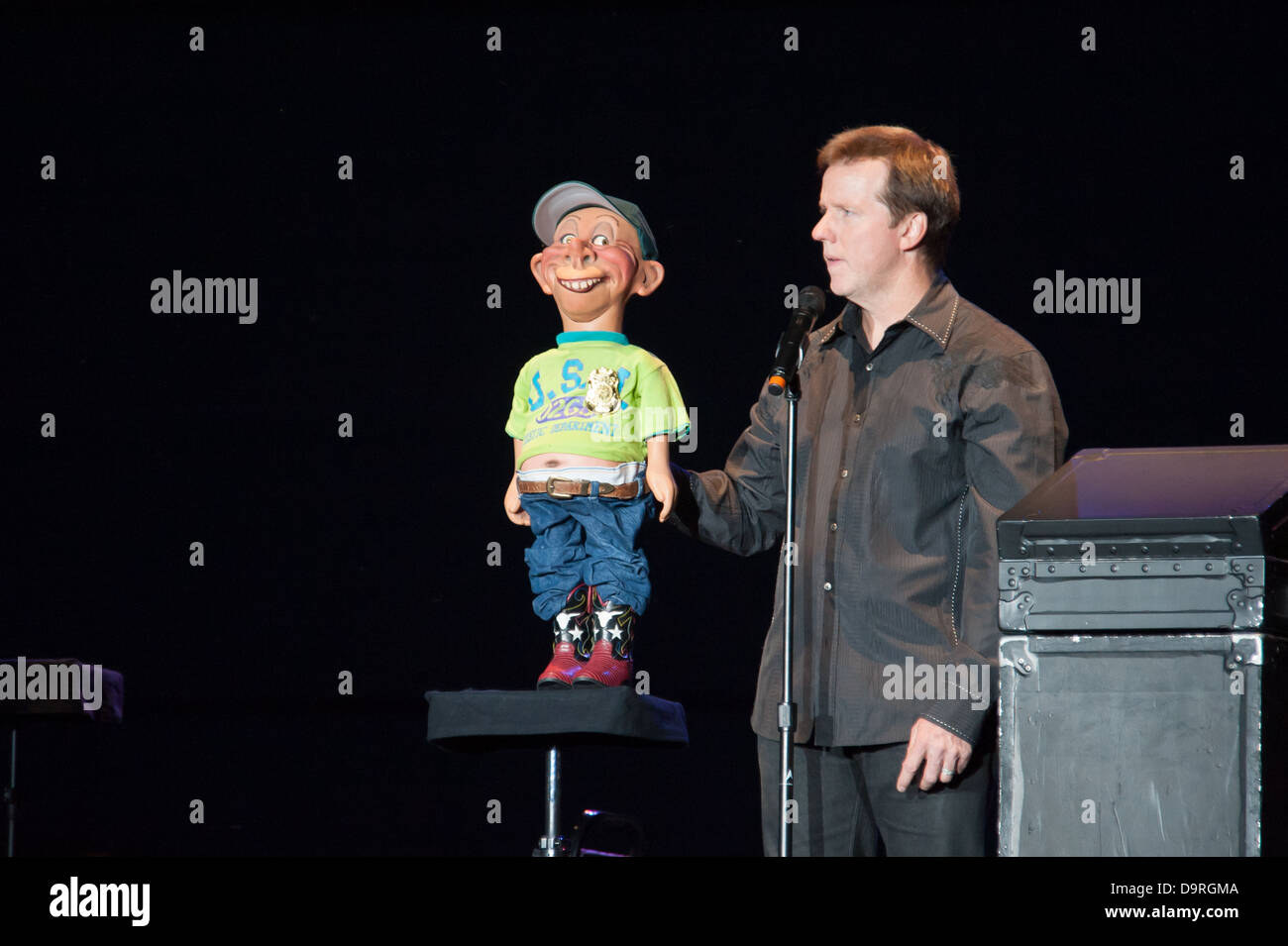 Ventriloquist High Resolution Stock Photography and Images Alamy