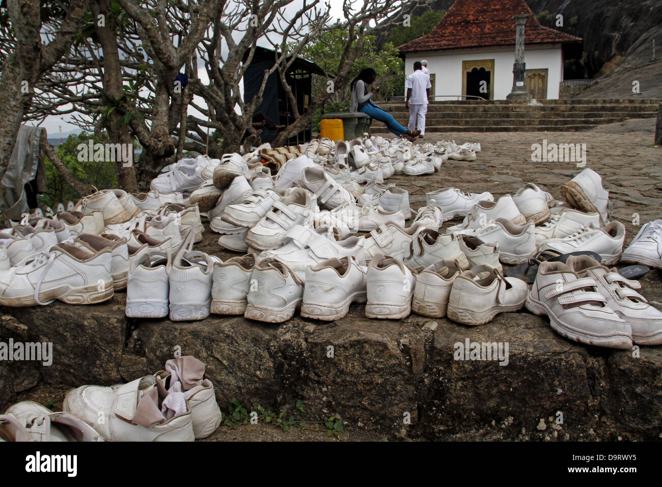 SCHOOL GIRLS WHITE TRAINING SHOES DAMBULLA CAVE TEMPLE SRI LANKA 08