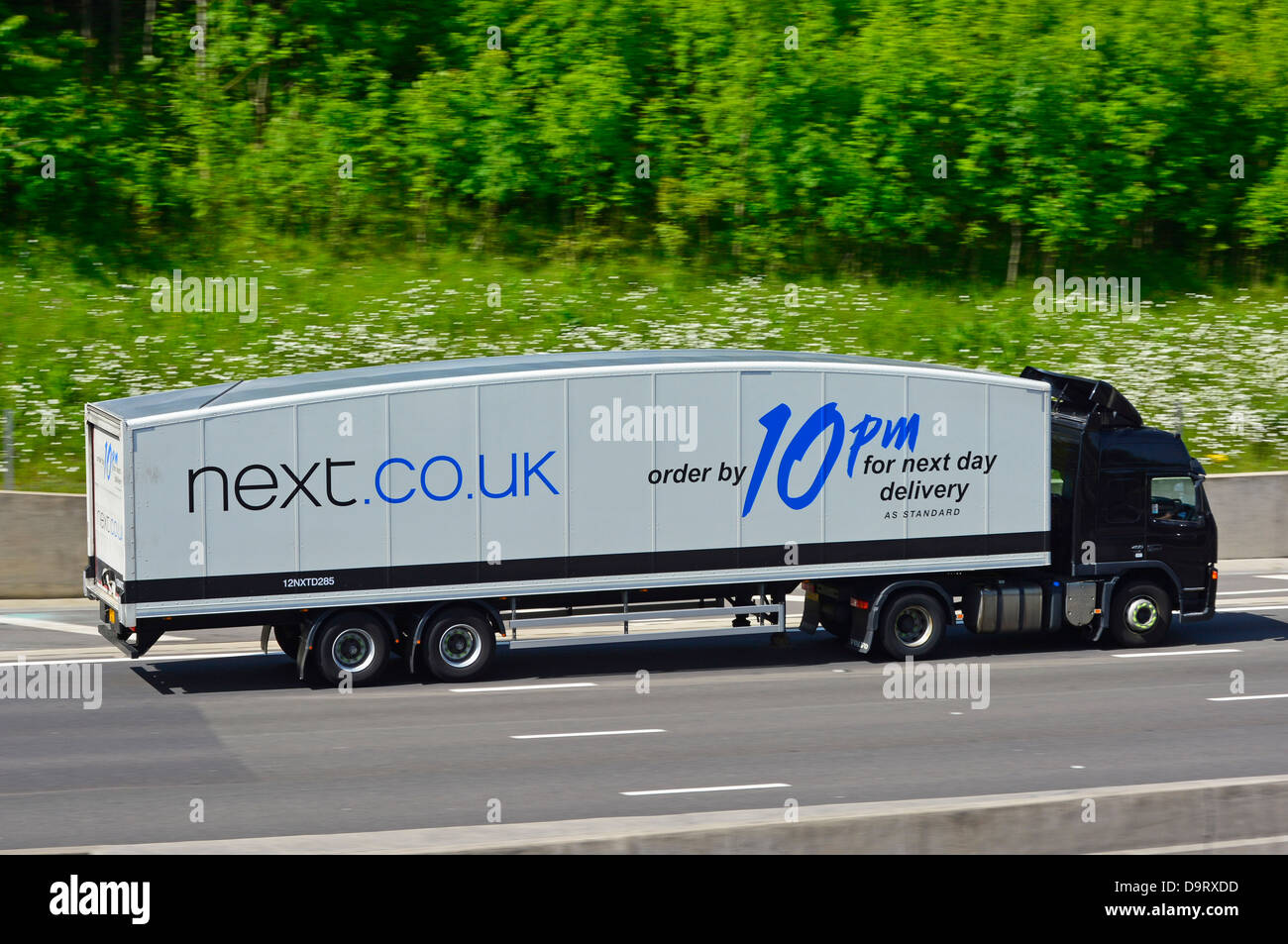 https://c8.alamy.com/comp/D9RXDD/articulated-lorry-and-trailer-with-large-advert-promoting-next-store-D9RXDD.jpg