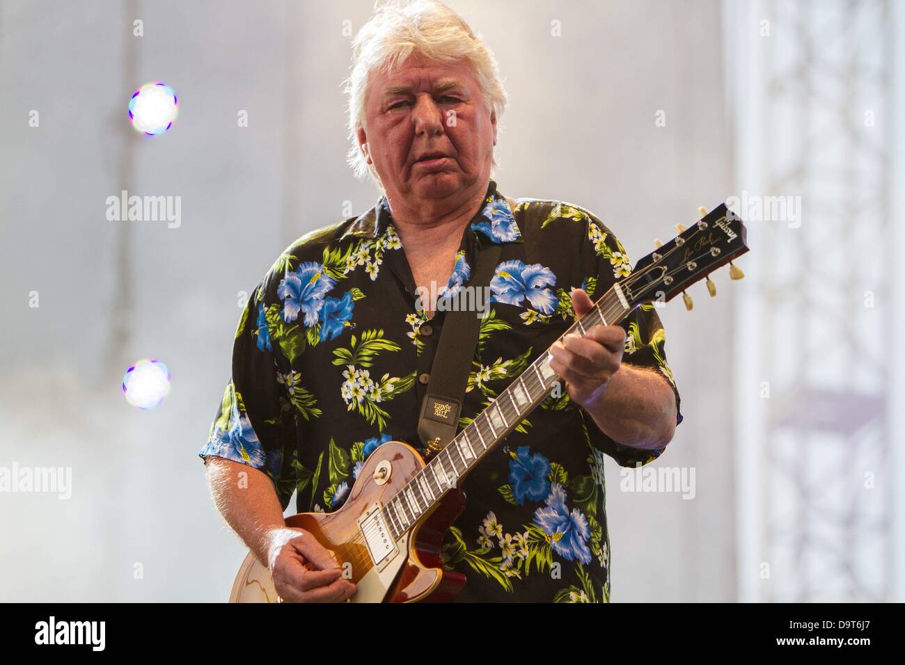 Mick ralphs hi-res stock photography and images - Alamy