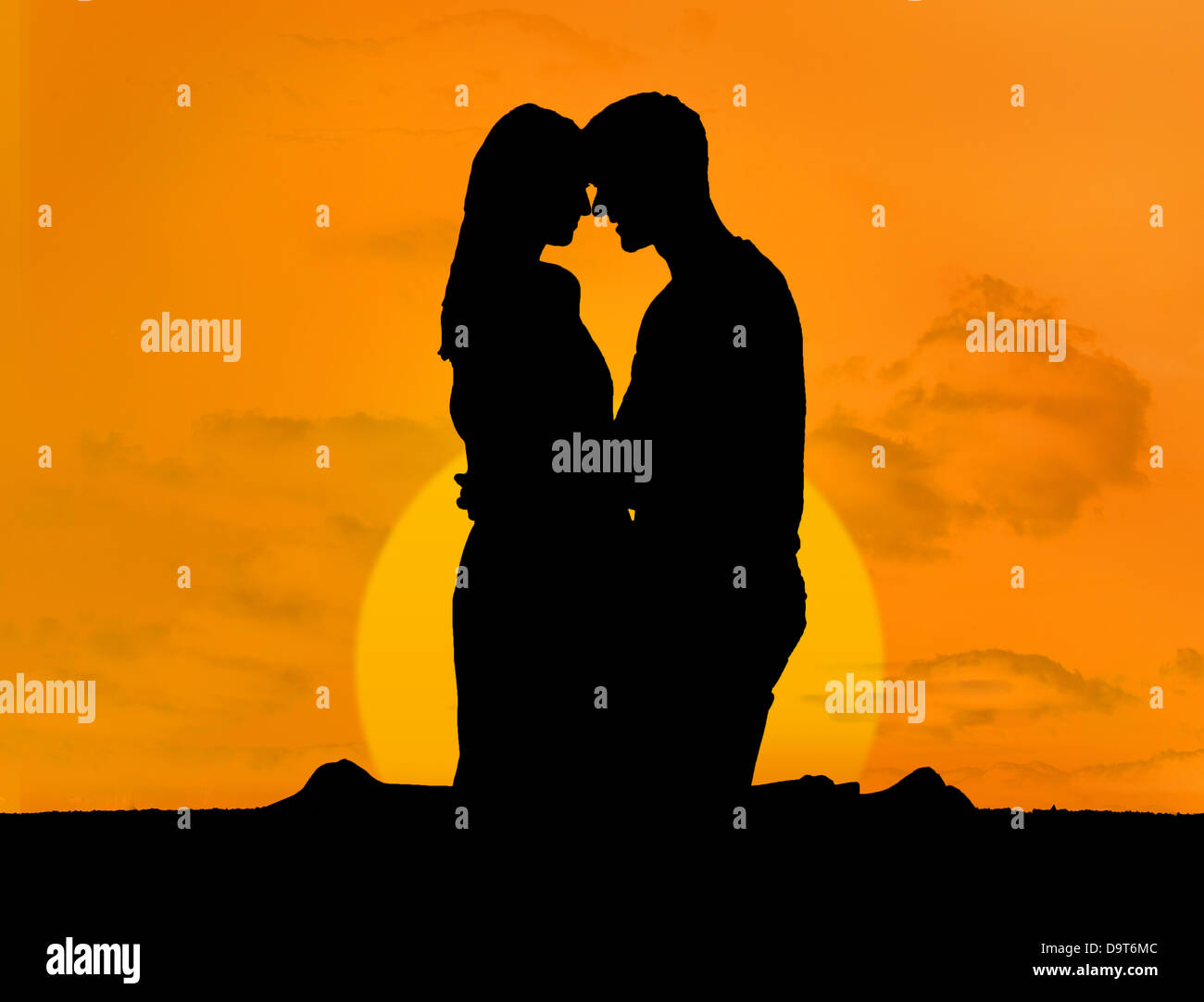 Couple embracing silhouette hi-res stock photography and images - Alamy