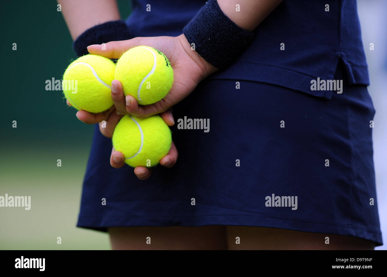 SLAZENGER TENNIS BALLS HELD BY THE WIMBLEDON CHAMPIONSHIPS 20 THE ALL ENGLAND TENNIS CLUB