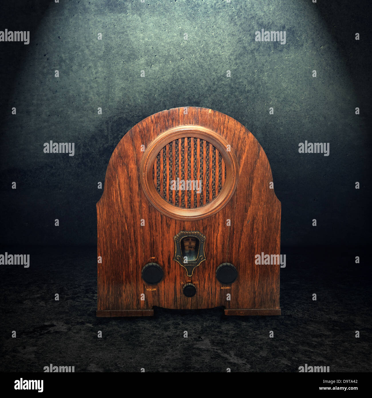 Old vintage radio in an obsolete grunge concrete room Stock Photo Alamy