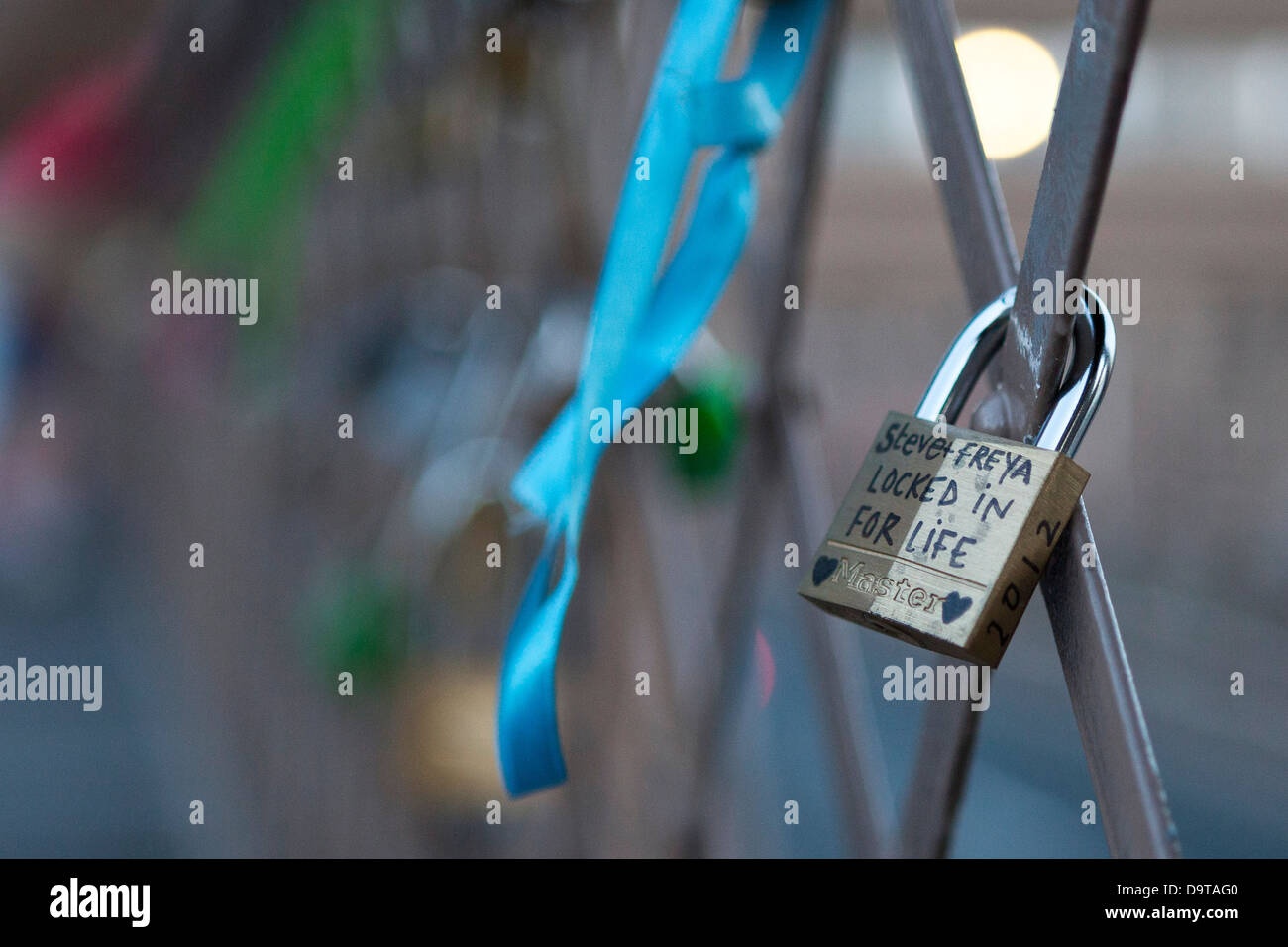 Padlock on Brooklyn Bridge Stock Photo Alamy