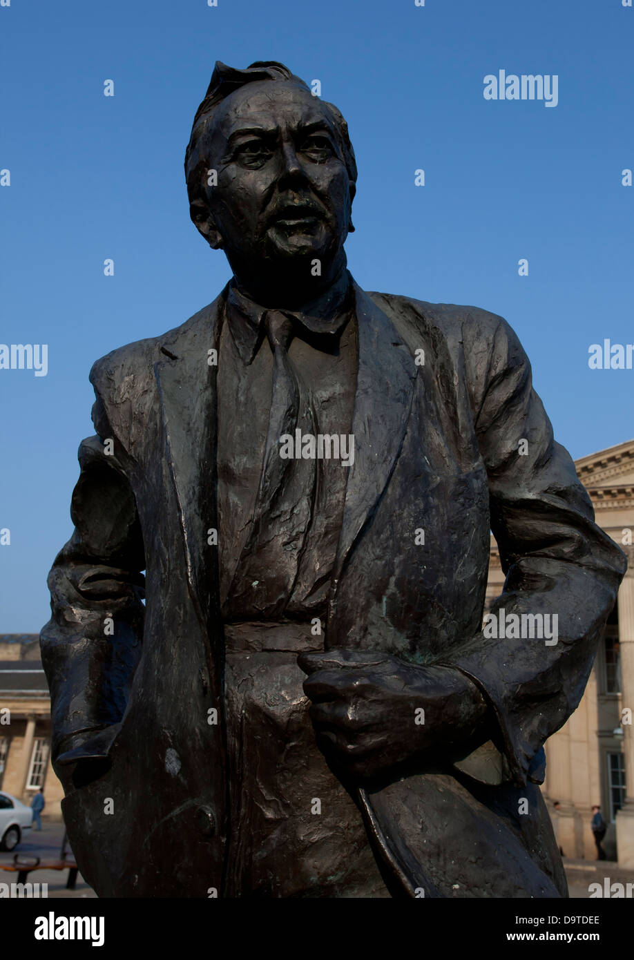 Statue of Harold Wilson outside Huddersfield Railway Station, St