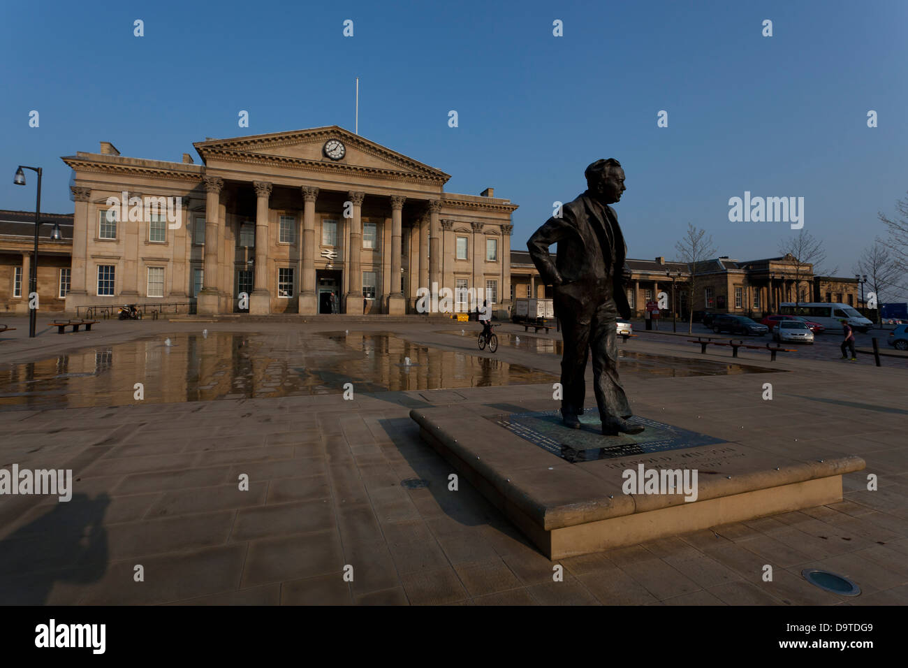 Statue of Harold Wilson outside Huddersfield Railway Station, St