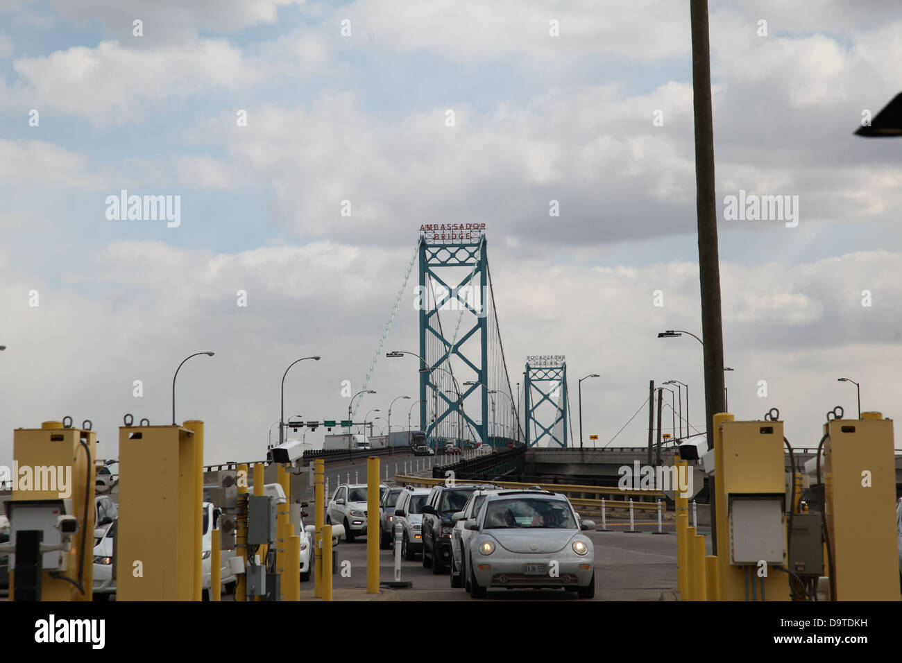 The ambassador bridge traffic hi-res stock photography and images - Alamy